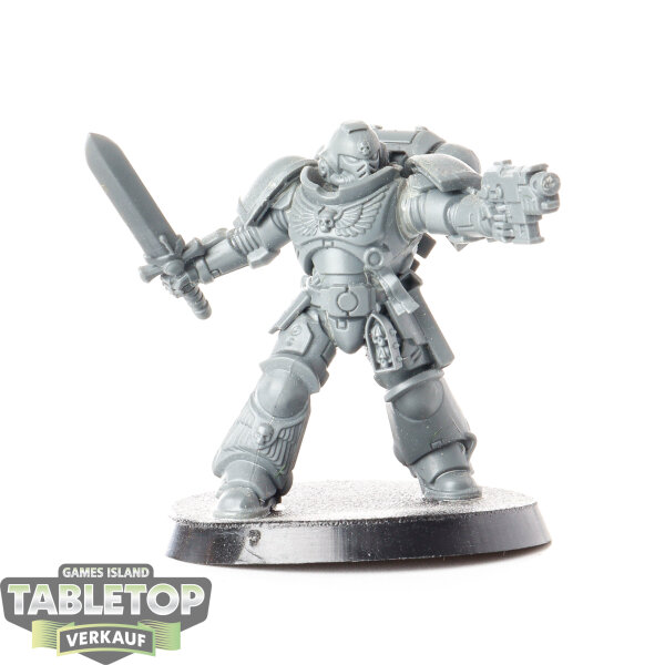 Space Marines - Lieutenant with Power Sword - unbemalt