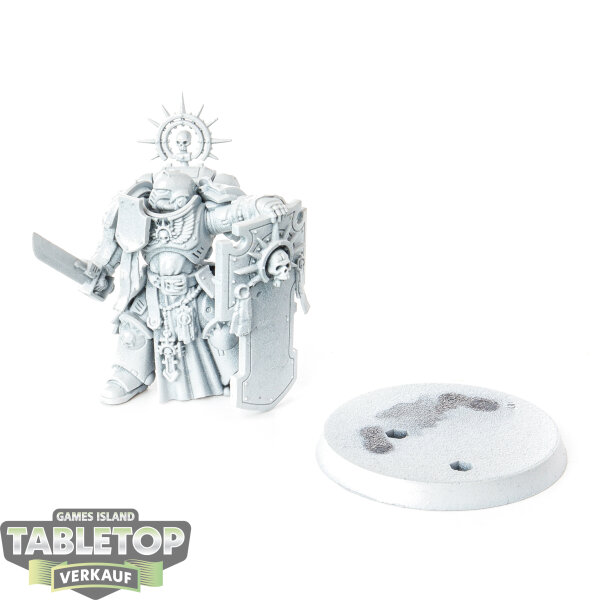 Space Marines - Captain with Relic Shield - unbemalt