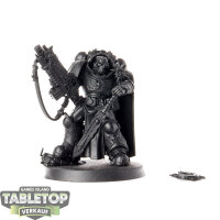 Imperial Fists - captain in Gravis Armour with...