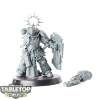 Space Marines - Lieutenant with Storm Shield - unbemalt