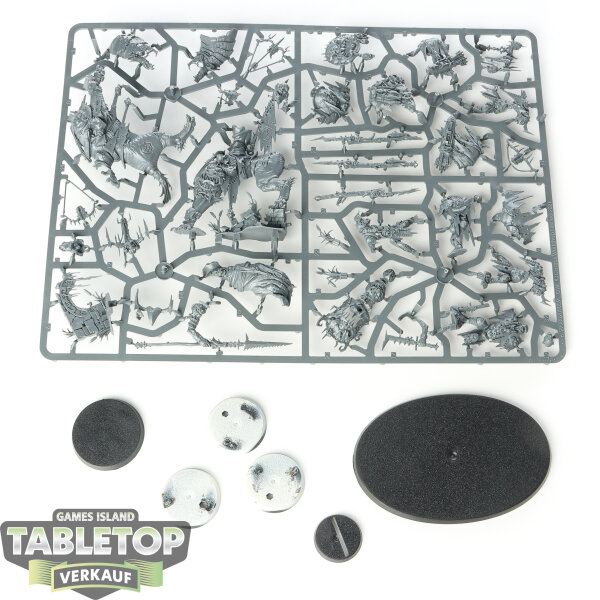 Orruk Warclans - 1x Killaboss on Great Gnashtoof, 1x Murknob with Belcha-banna, 3x Man-skewer Boltboyz - im Gussrahmen