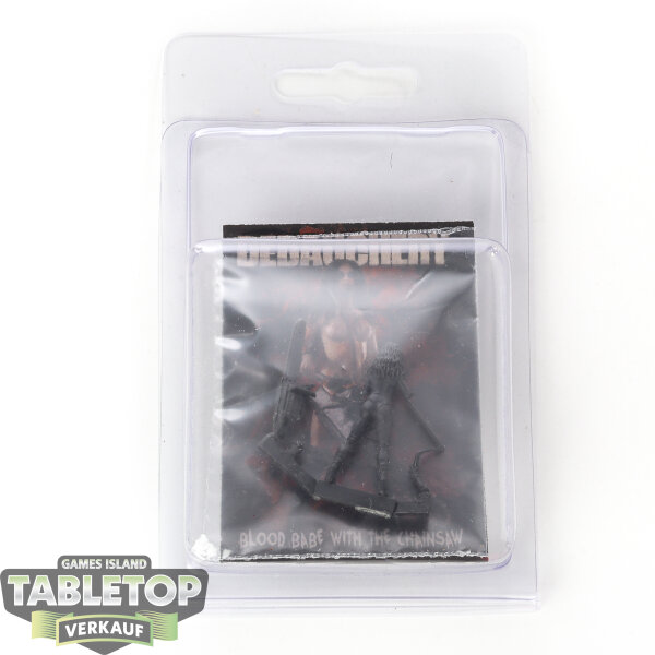 Miniaturen - Blood Babe with Chainsaw - Debauchery: The World of Blood Gods - im Gussrahmen