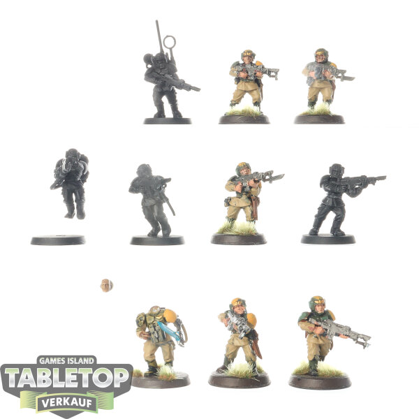 Astra Militarum - 10x Cadian Shock Troops klassisch - teilweise bemalt