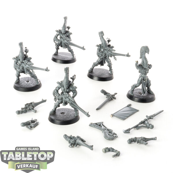 Aeldari - 5 Dire Avengers - teilweise gebaut