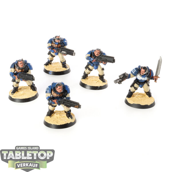 Ultramarines - 5 Scout Squad klassisch - bemalt