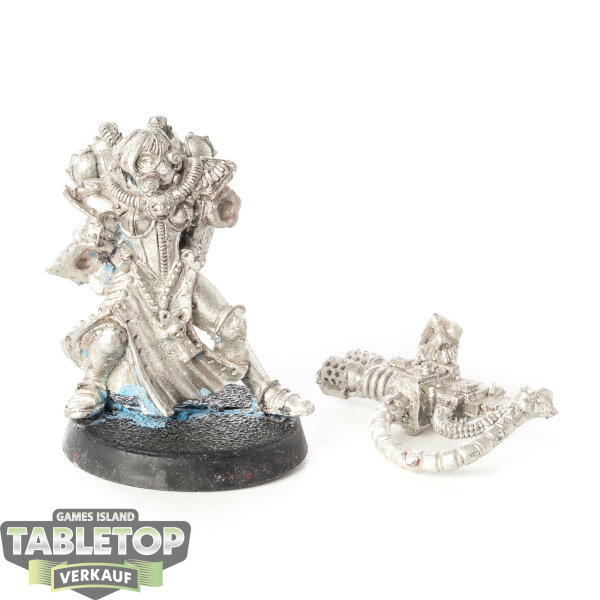 Adepta Sororitas - Sister of Battle with Special Weapon - unbemalt