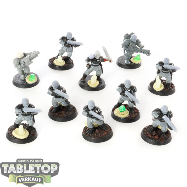 Astra Militarum - 10 Cadian Shock Troops classic - teilweise bemalt