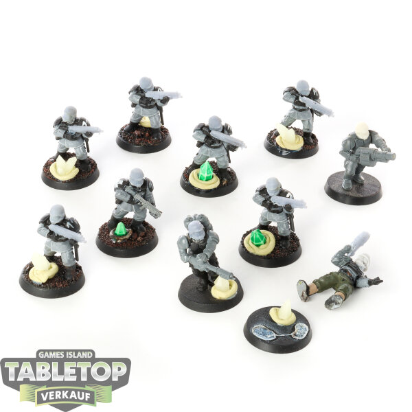 Astra Militarum - 10 Cadian Shock Troops classic - teilweise bemalt