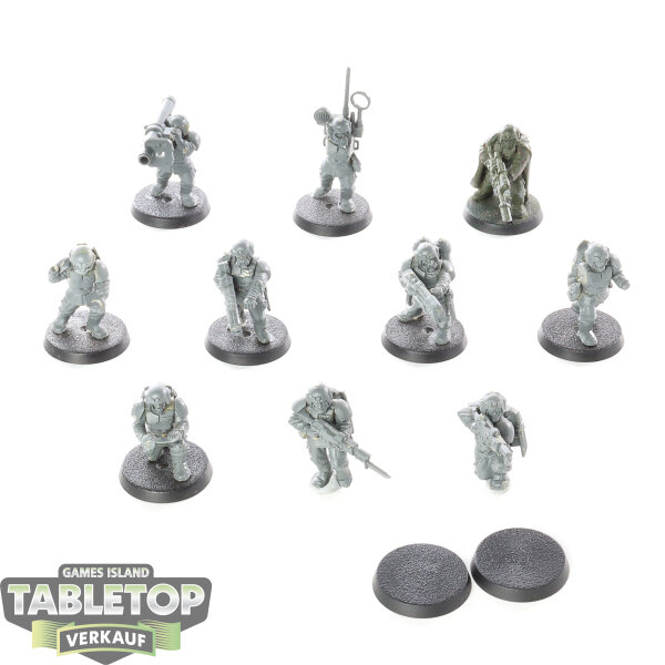 Astra Militarum -  10 Cadian Shock Troops klassisch - teilweise bemalt