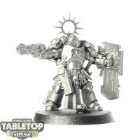Space Marines - Lieutenant with Storm Shield - grundiert