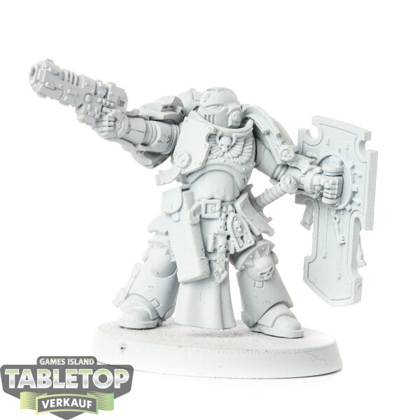 Space Marines - Lieutenant with Storm Shield - grundiert