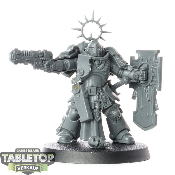 Space Marines - Lieutenant with Storm Shield - unbemalt