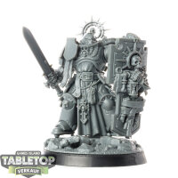 Space Marines - Captain with Relic Shield - unbemalt