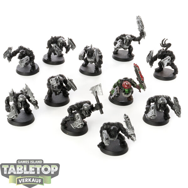 Orks - 11 Ork Boyz - teilweise bemalt