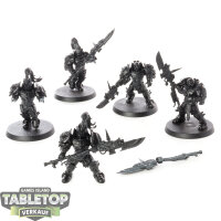 Adeptus Custodes - 5 Custodian Guard - grundiert