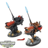 Adeptus Custodes - 2 Vertus Praetors - teilweise bemalt