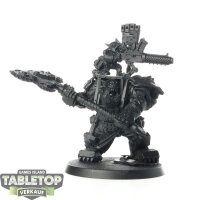 Orks - Warboss in Mega Armour - grundiert