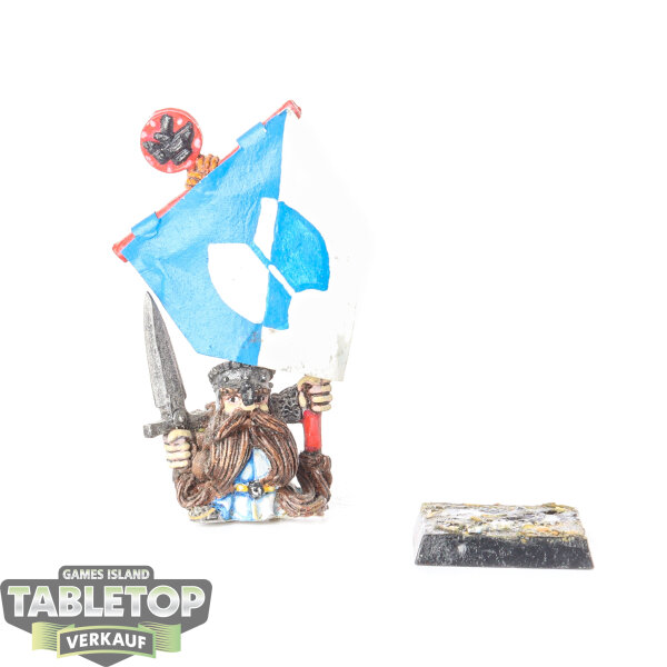 Chaos Dwarfs - Dwarf Standard bearer - bemalt