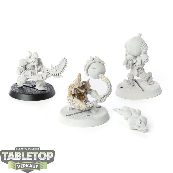 Blood Bowl - 3x Goblin Secret Weapons - grundiert