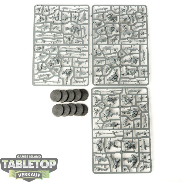 Orruk Warclans - 10 Ardboyz - im Gussrahmen