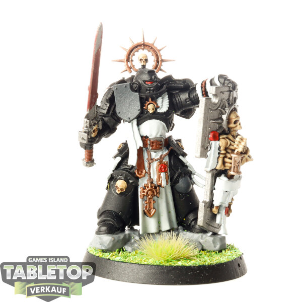 Space Marines - Captain with Relic Shield - teilweise bemalt