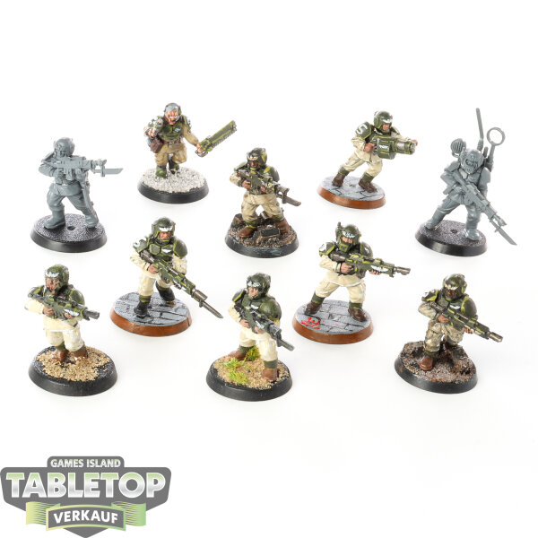 Astra Militarum - 10 Cadian Shock Troops Klassisch/Classic - teilweise bemalt