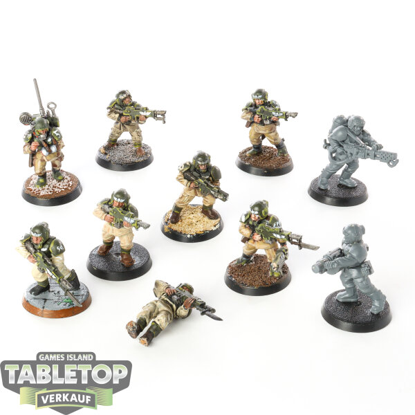 Astra Militarum - 10 Cadian Shock Troops Klassisch/Classic - teilweise bemalt