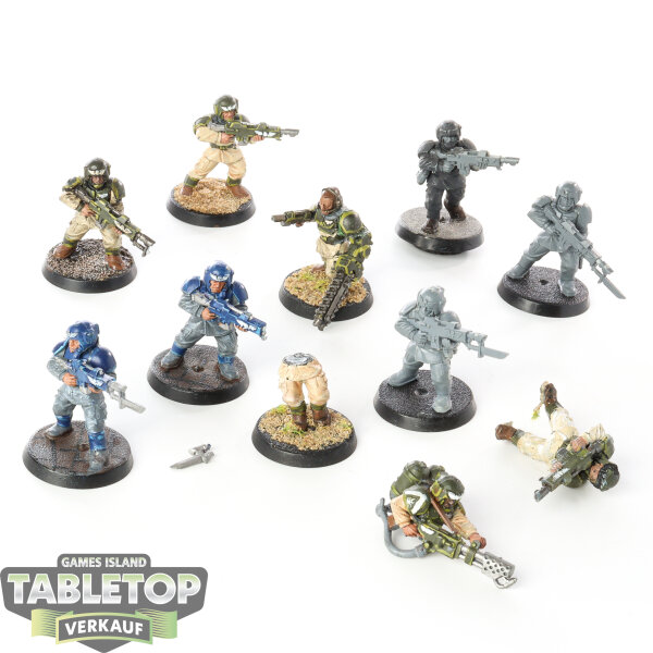 Astra Militarum - 10 Cadian Shock Troops Klassisch/Classic - teilweise bemalt