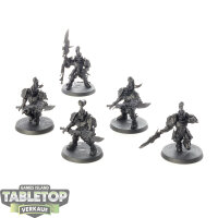 Adeptus Custodes - 5x Custodian Guard - grundiert
