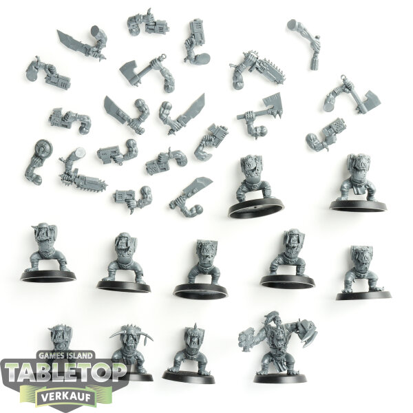 Orks - 11 x Ork Boyz - teilweise gebaut