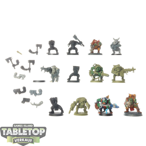 Orks - 12 x Ork Boyz - teilweise bemalt