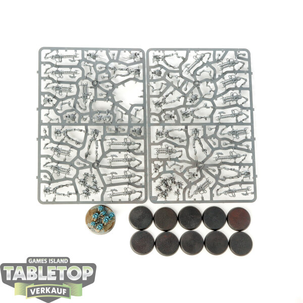 Necrons - 10 Necron Warriors - teilweise gebaut