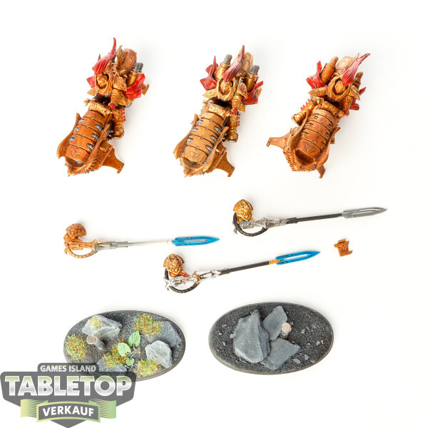 Adeptus Custodes - 4x Vertus Praetors - bemalt