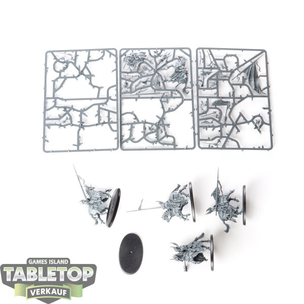 Soulblight Gravelords - 5 Blood Knights - teilweise gebaut