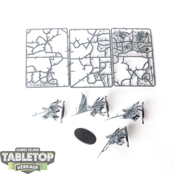 Soulblight Gravelords - 5 Blood Knights - teilweise gebaut
