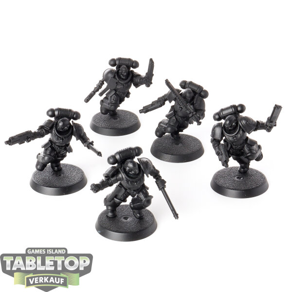 Ultramarines - 5 Assault Intercessor Squad - grundiert