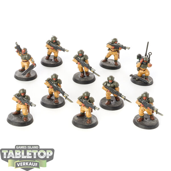 Astra Militarum - 10 Cadian Shock Troops klassisch - bemalt