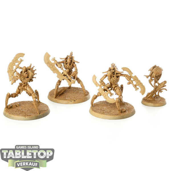 Necrons - 3 x Skorpekh Destroyers - grundiert
