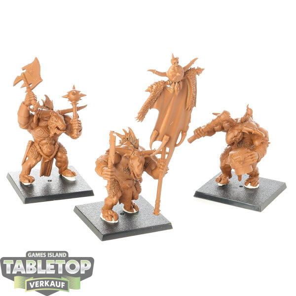 Beastmen Brayherds - 3x Minotaur Herd - grundiert