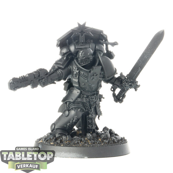 Black Templars - Lieutenant with Storm Shield - grundiert