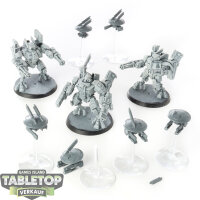 Tau Empire - 3 XV8 Crisis Battlesuit Team - grundiert