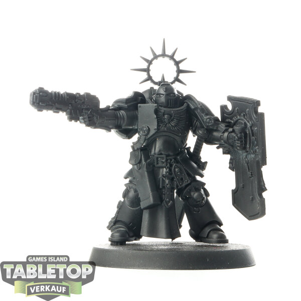 Space Marines - Lieutenant with Storm Shield - grundiert