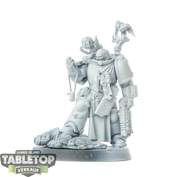 Space Marines - Apothecary - grundiert