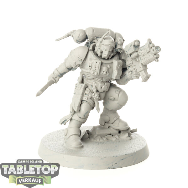 Ultramarines - Primaris Lieutenant - grundiert