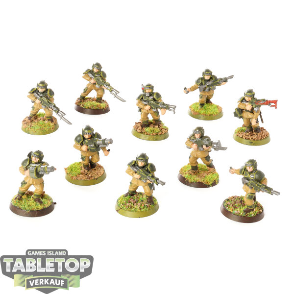 Astra Militarum - 10x Cadian Shock Troops klassisch - bemalt