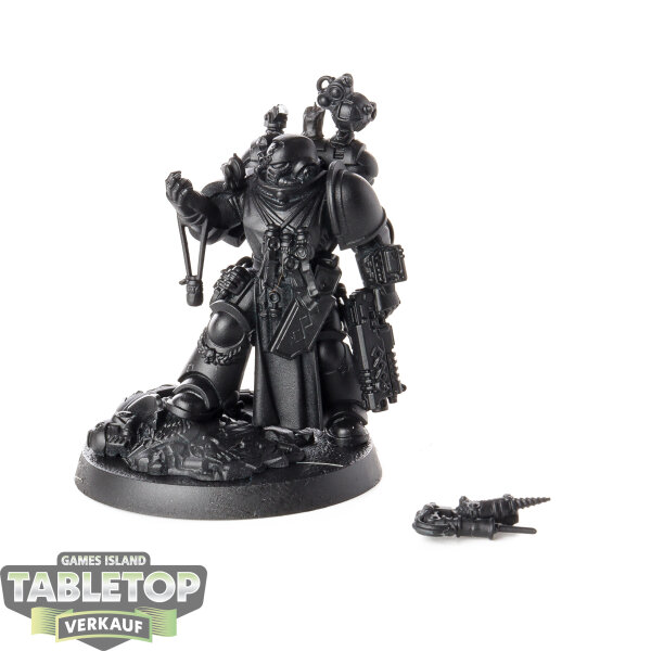 Space Marines - Apothecary - grundiert
