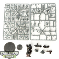 Adeptus Mechanicus - 2 Kastelan Robots - teilweise gebaut