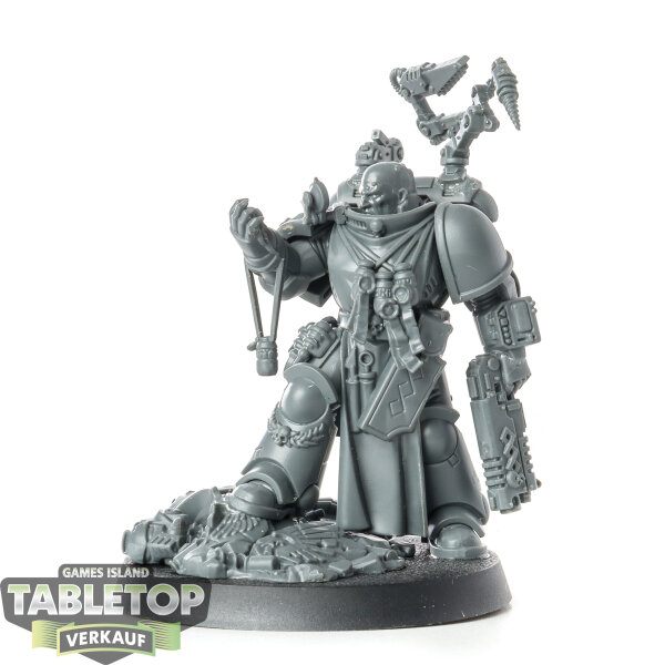Space Marines - Apothecary - unbemalt