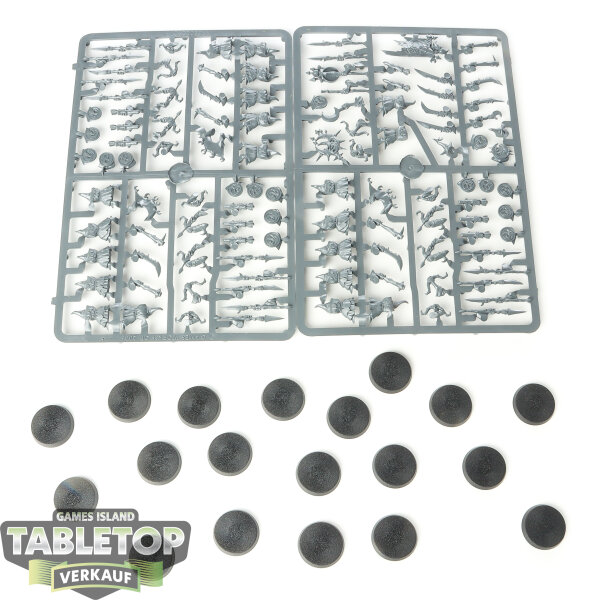 Gloomspite Gitz - 20 Moonclan Stabbas - im Gussrahmen