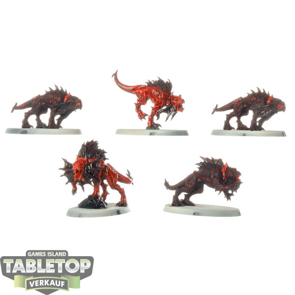 Blades of Khorne - 5 x Flesh Hounds - teilweise bemalt